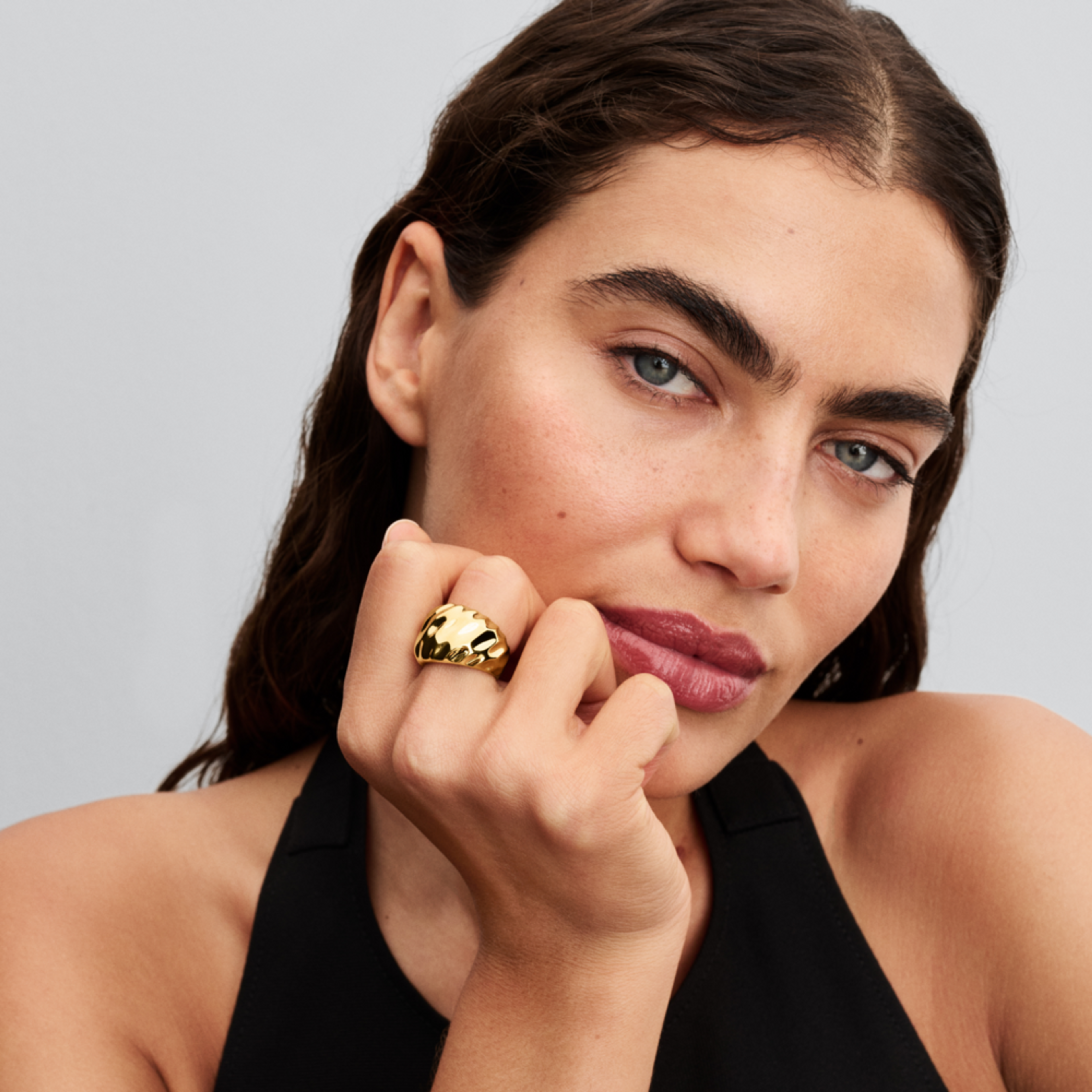 PANDORA Pozlátený široký zvlnený prsteň - galéria #1