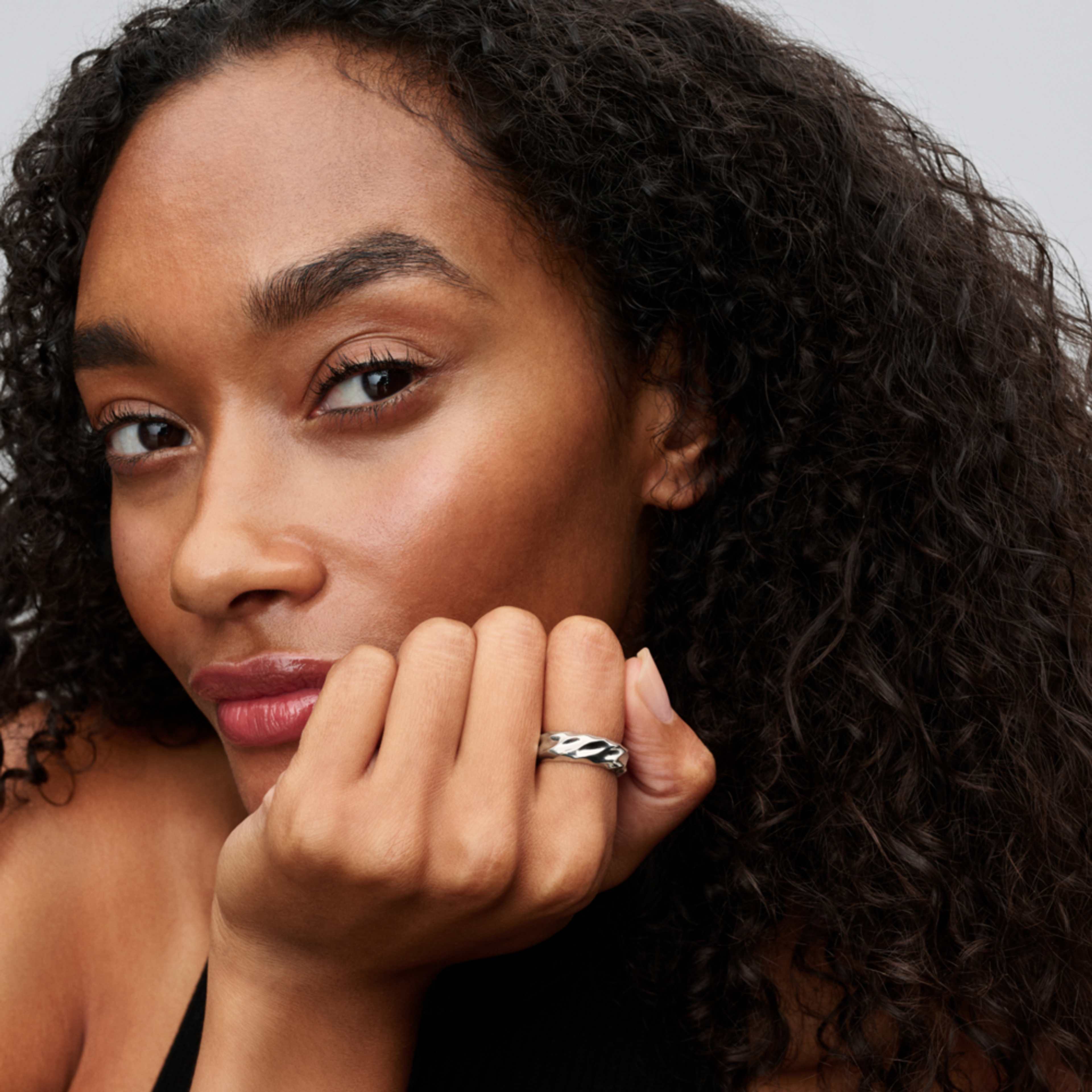 PANDORA Strieborný skrútený prsteň - galéria #1