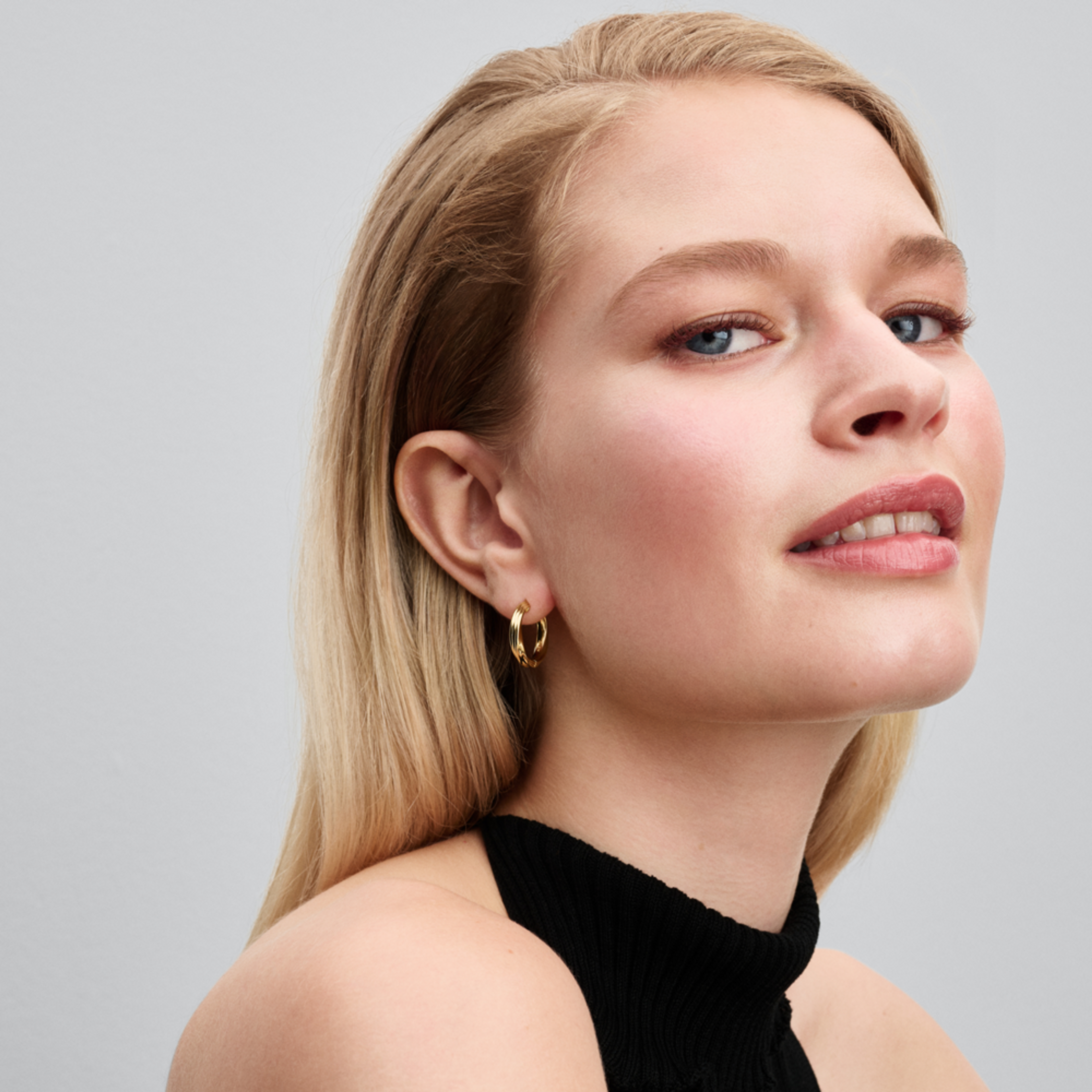 PANDORA Skrútené malé kruhové náušnice - galéria #1