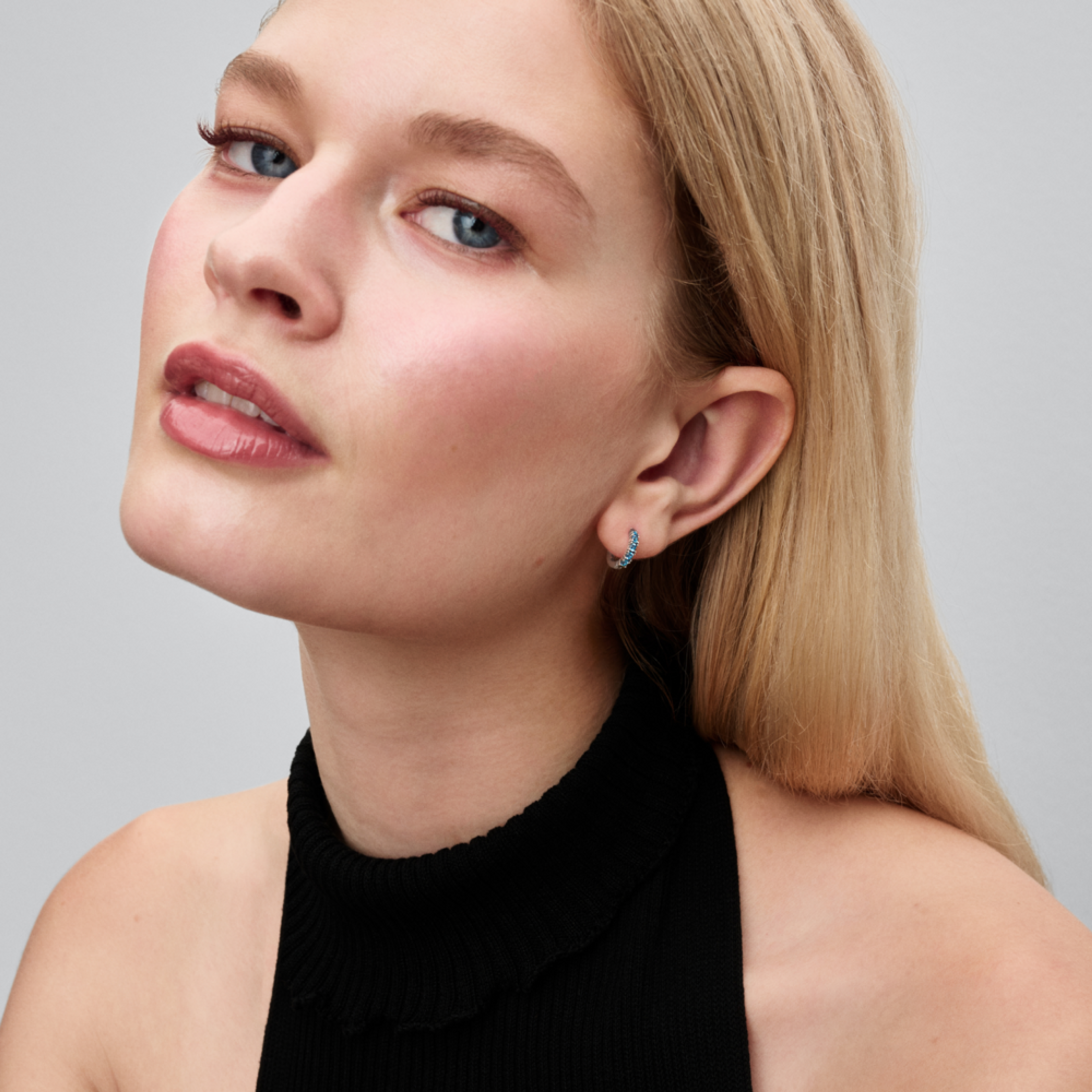 PANDORA náušnice Malé priliehavé modré kruhy - galéria #1