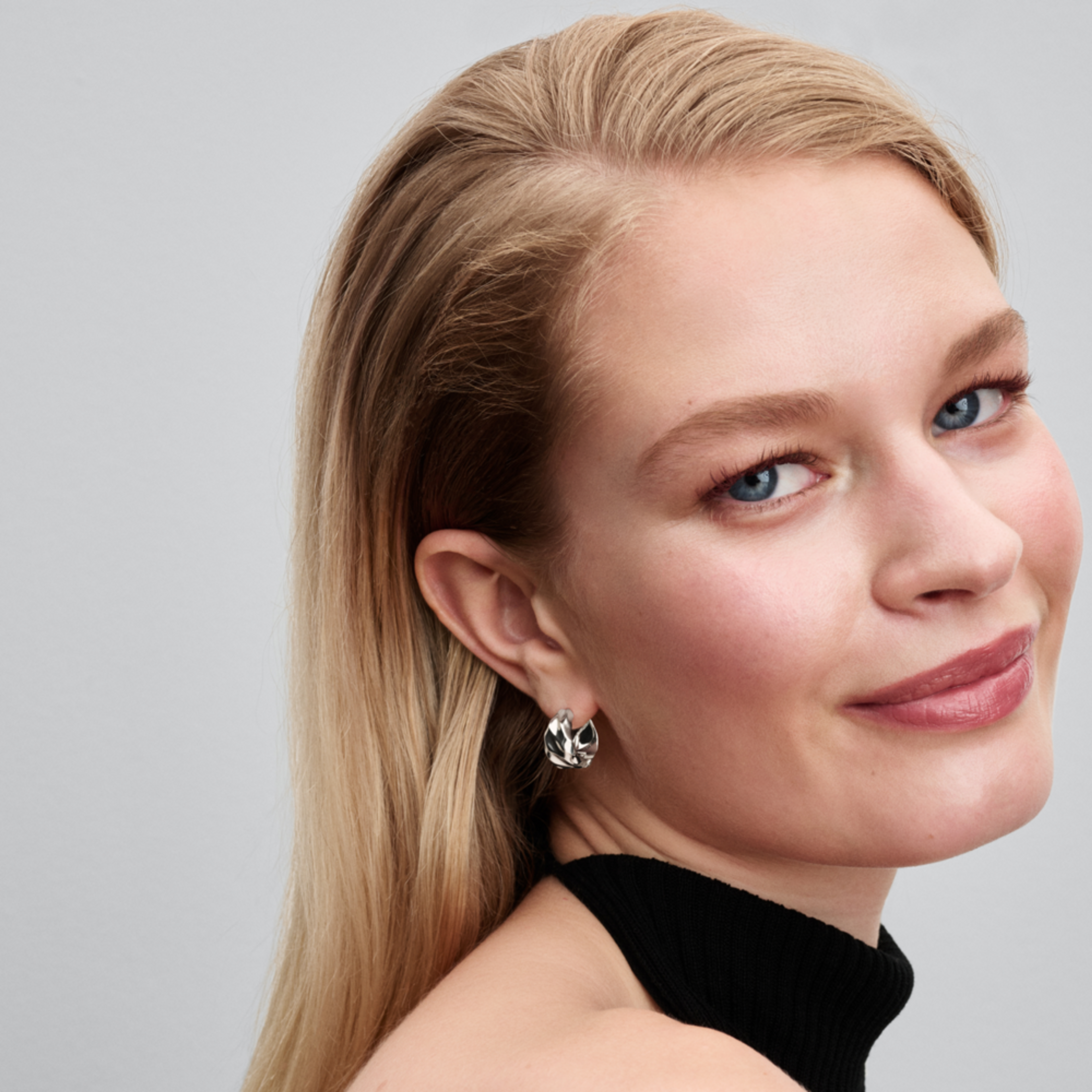 PANDORA Zvlnené kruhové náušnice - galéria #1