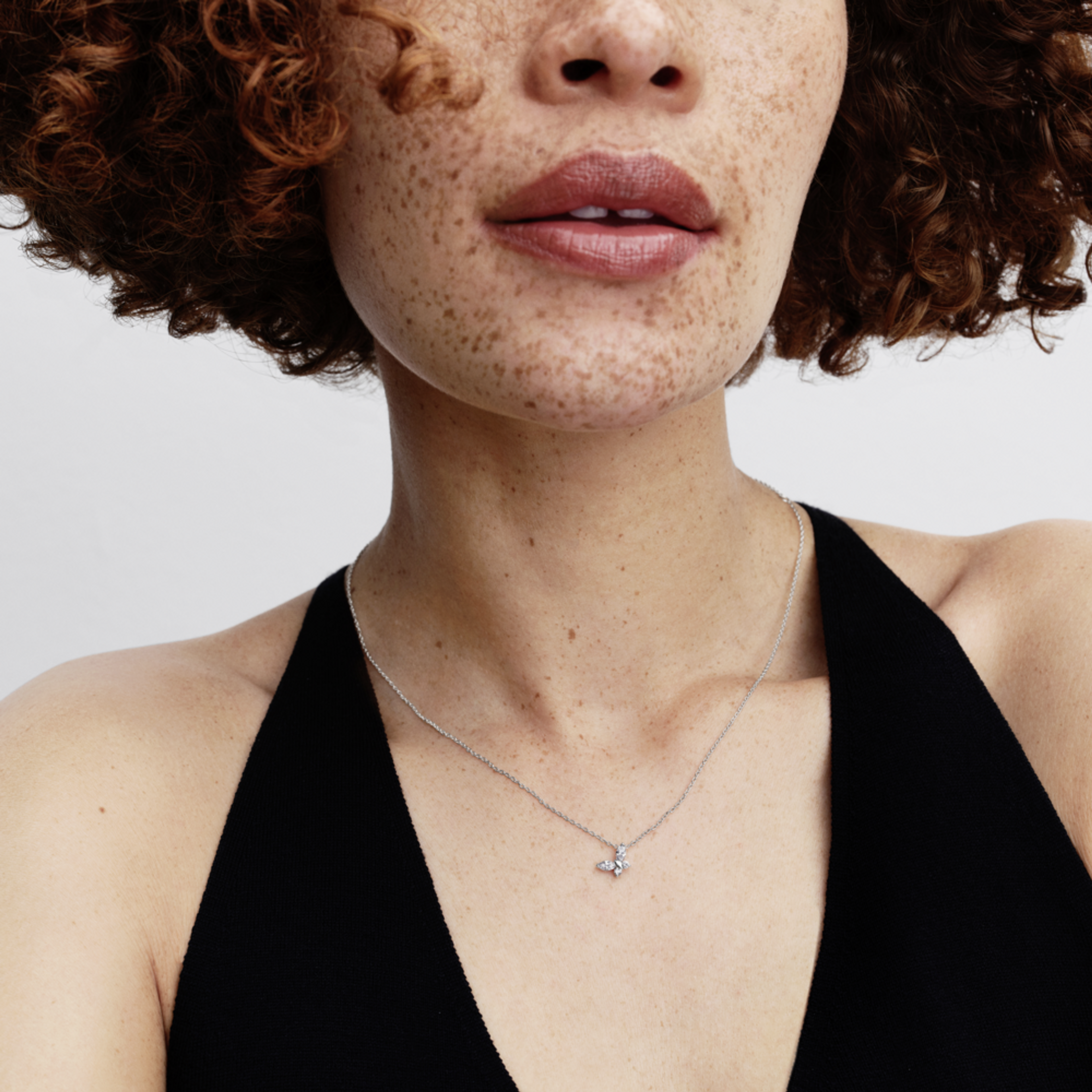 PANDORA strieborný náhrdelník Biely motýľ - galéria #1