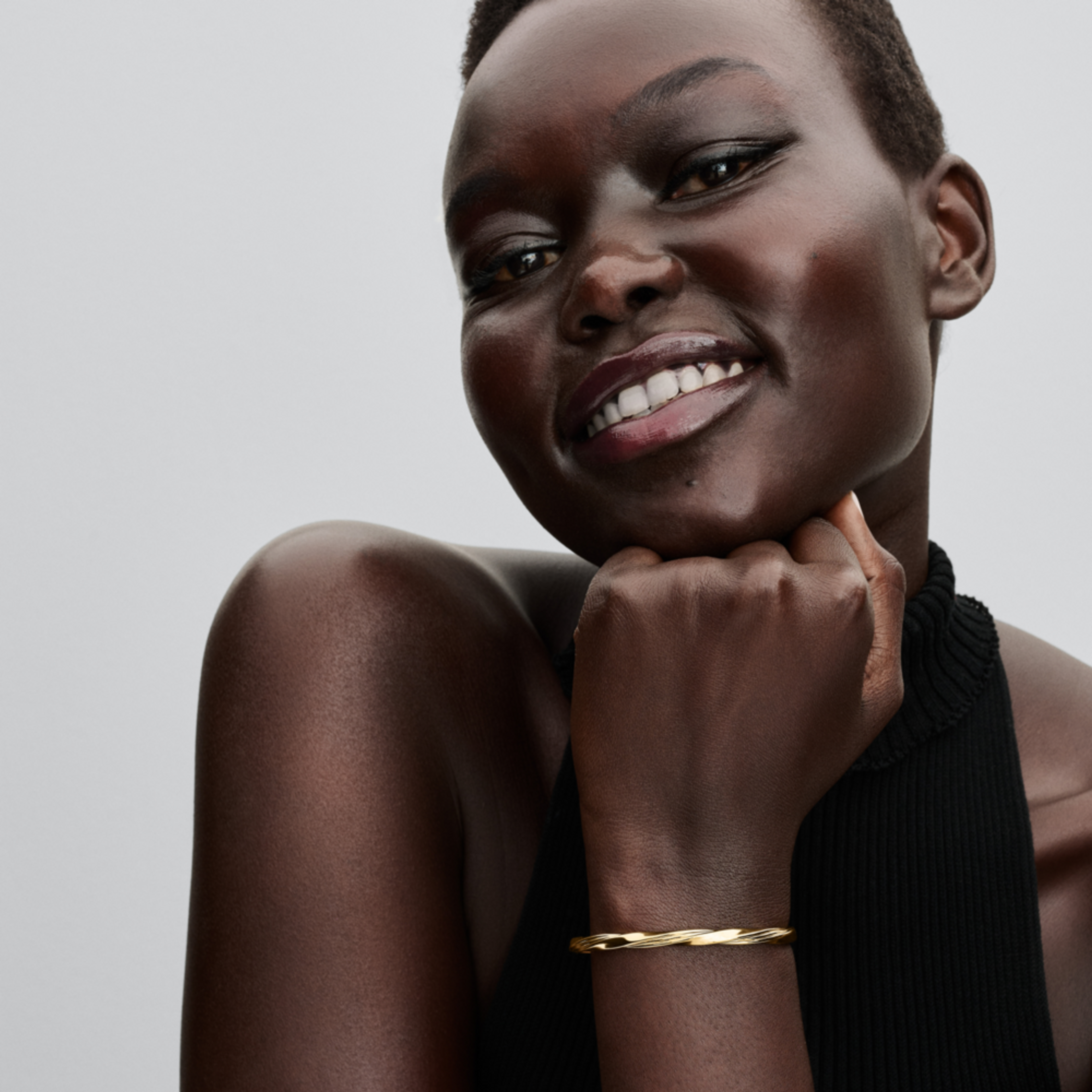 PANDORA Pozlátený pevný otvorený krútený náramok - galéria #1