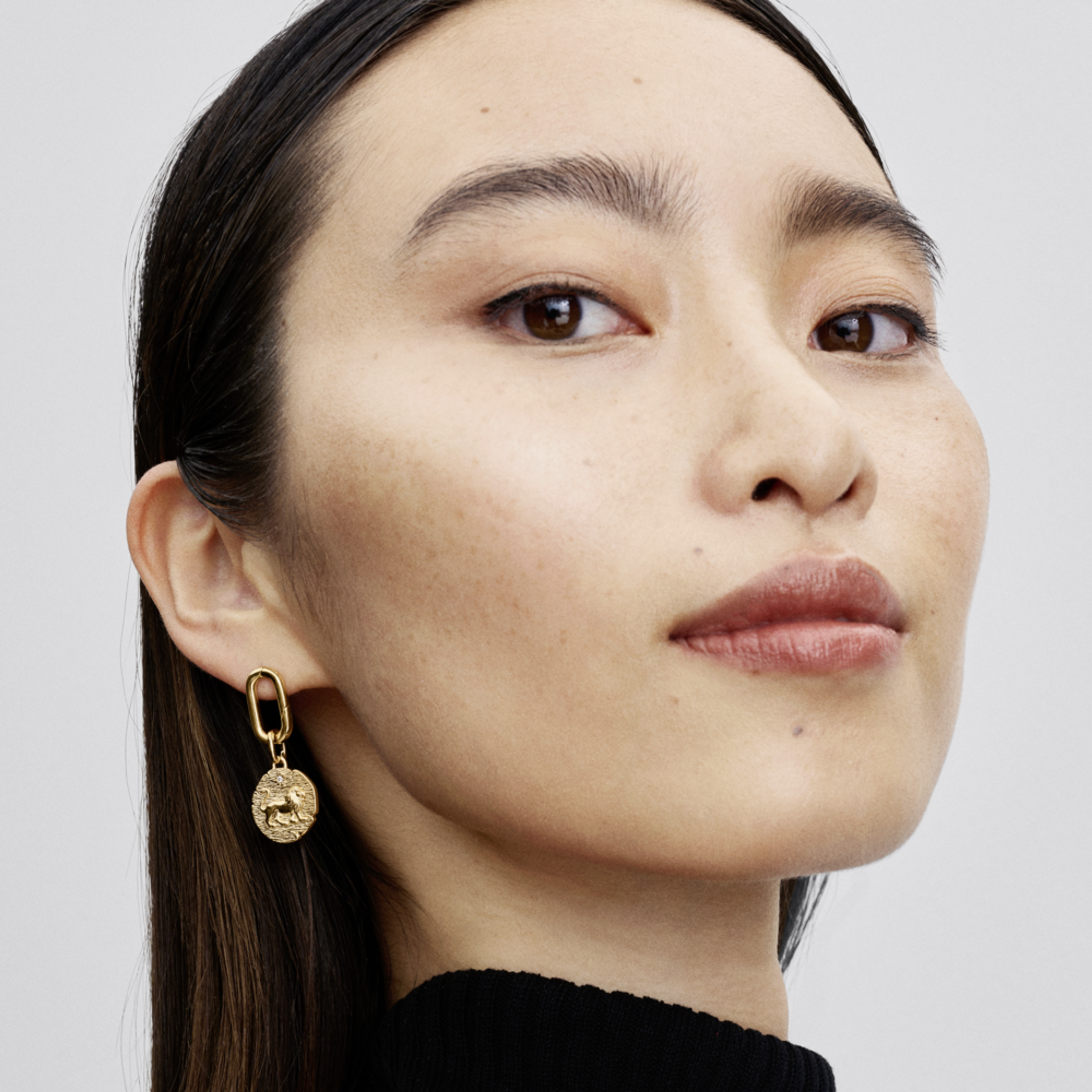 PANDORA pozlátený Medailónkový prívesok Lev - galéria #1