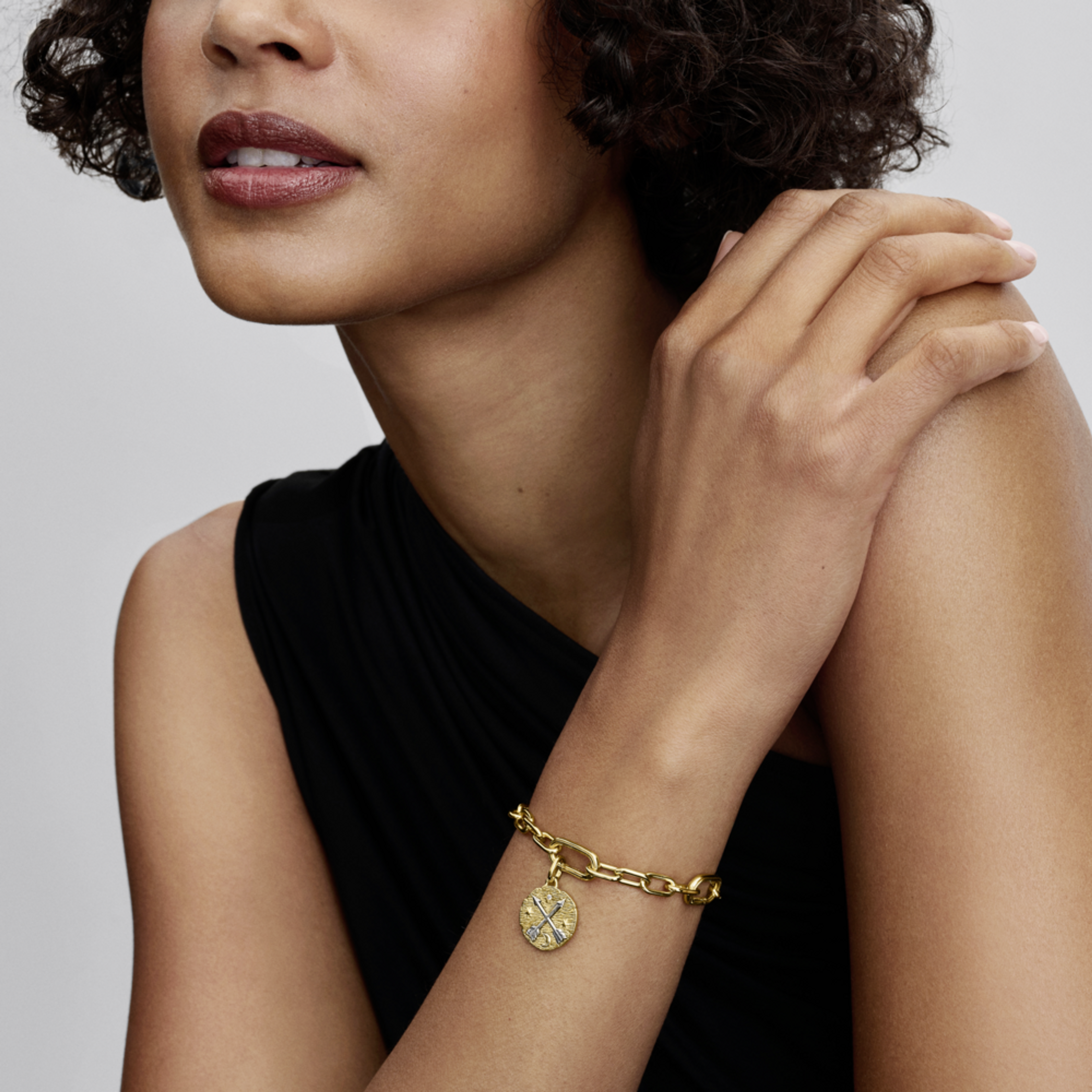 PANDORA Medailónkový prívesok Skrížené šípy - galéria #1