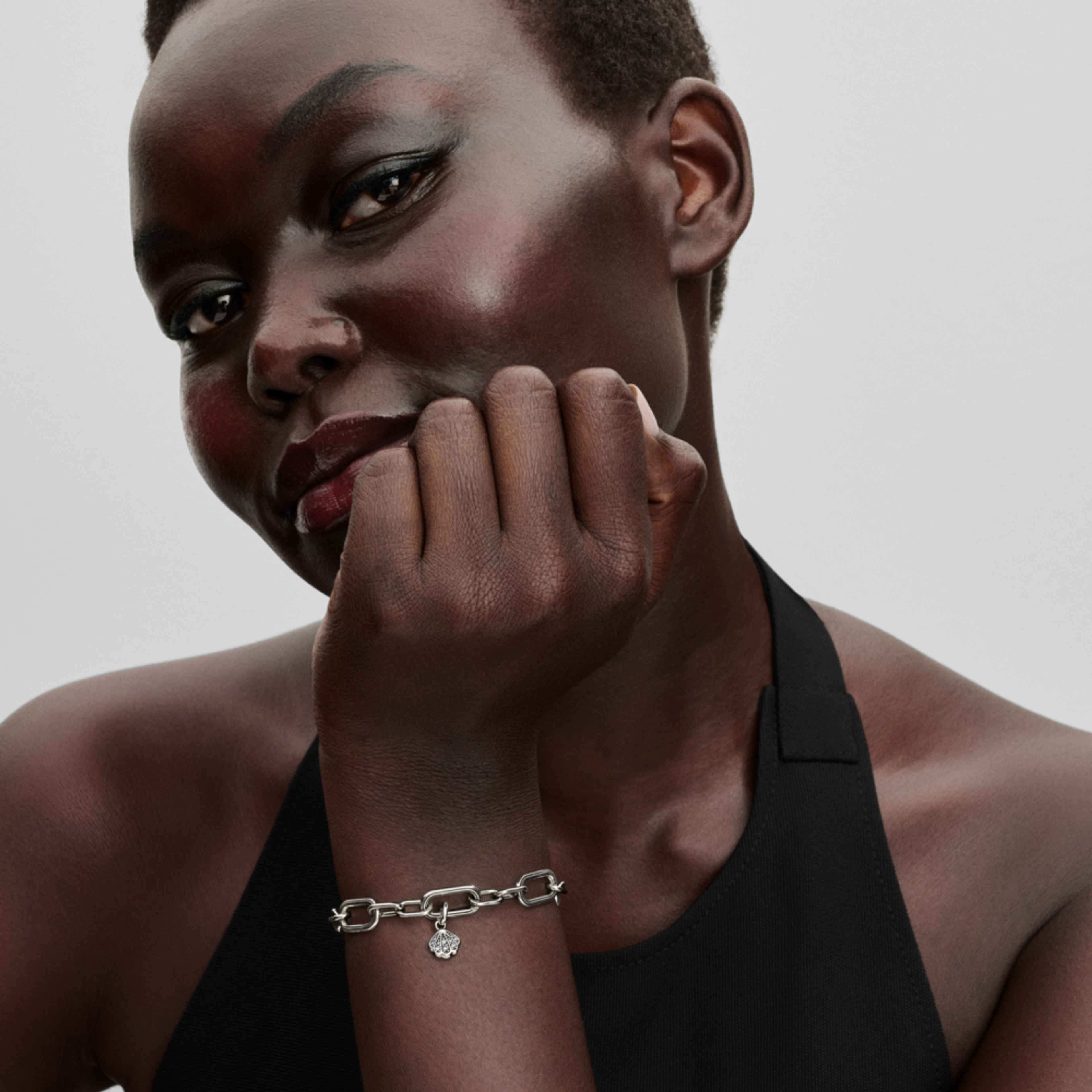 PANDORA ME Strieborný mini visiaci prívesok mušle - galéria #1