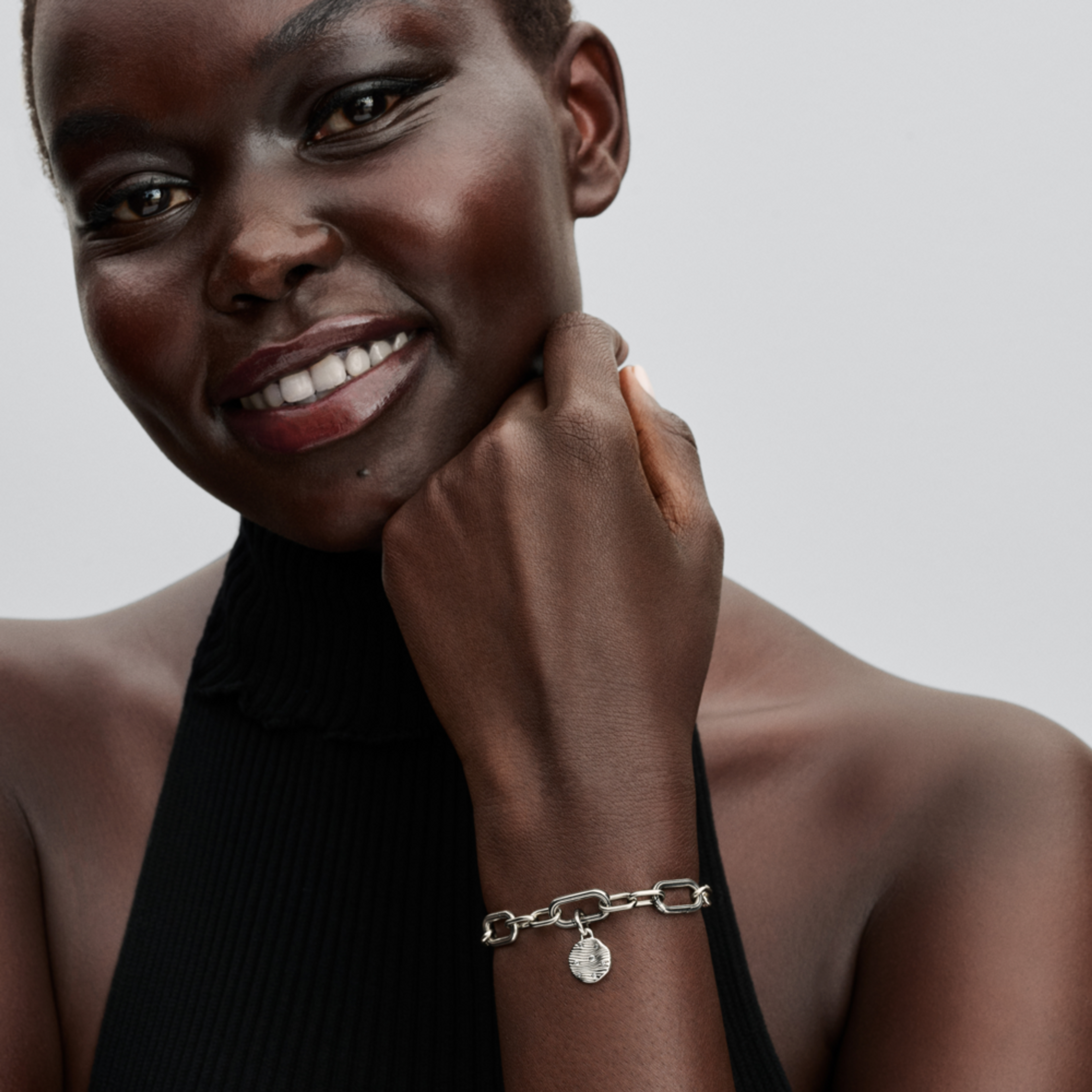 PANDORA ME Mini medailónkový prívesok na gravírovanie - galéria #1