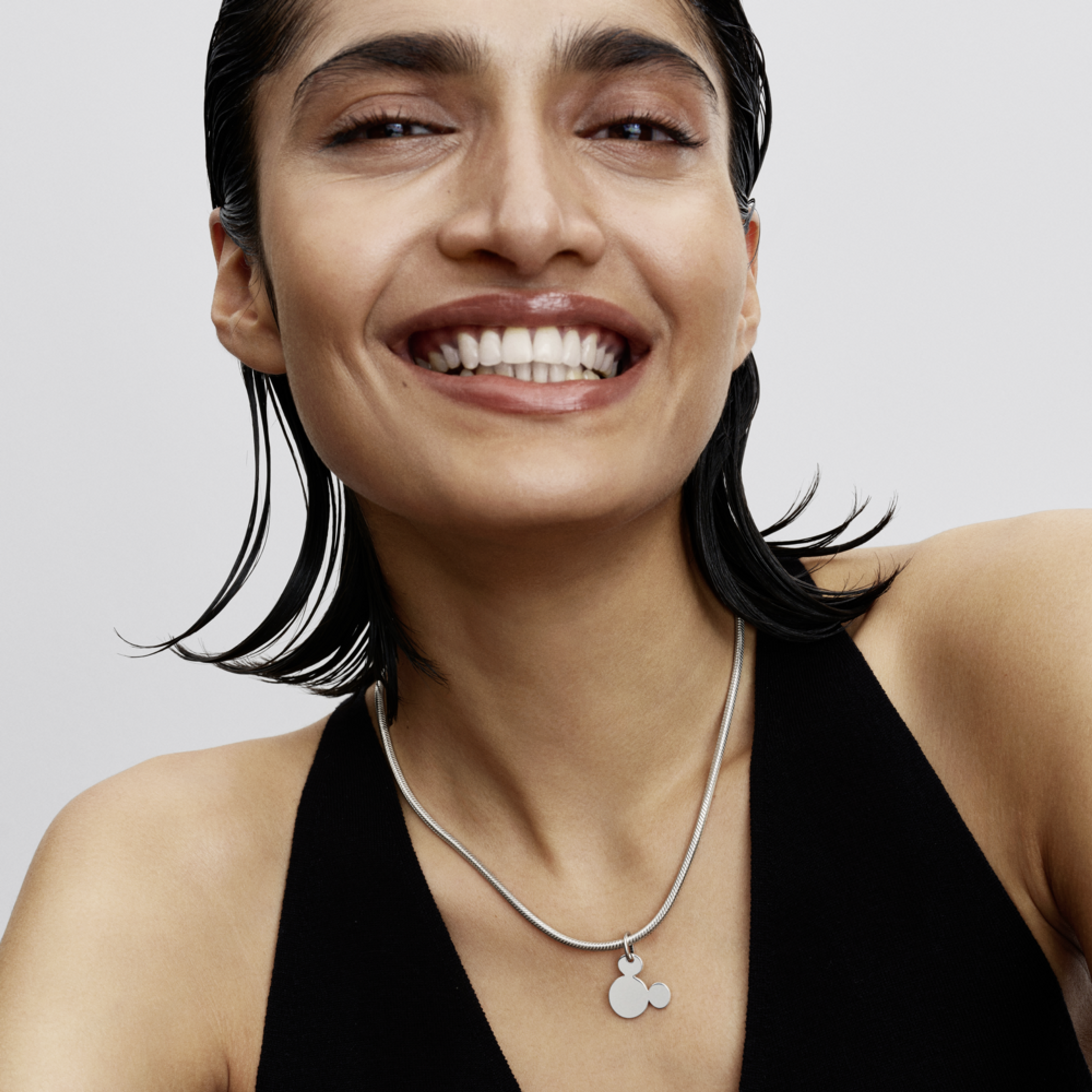 PANDORA Disney gravírovateľný prívesok Mickey Mouse - galéria #1