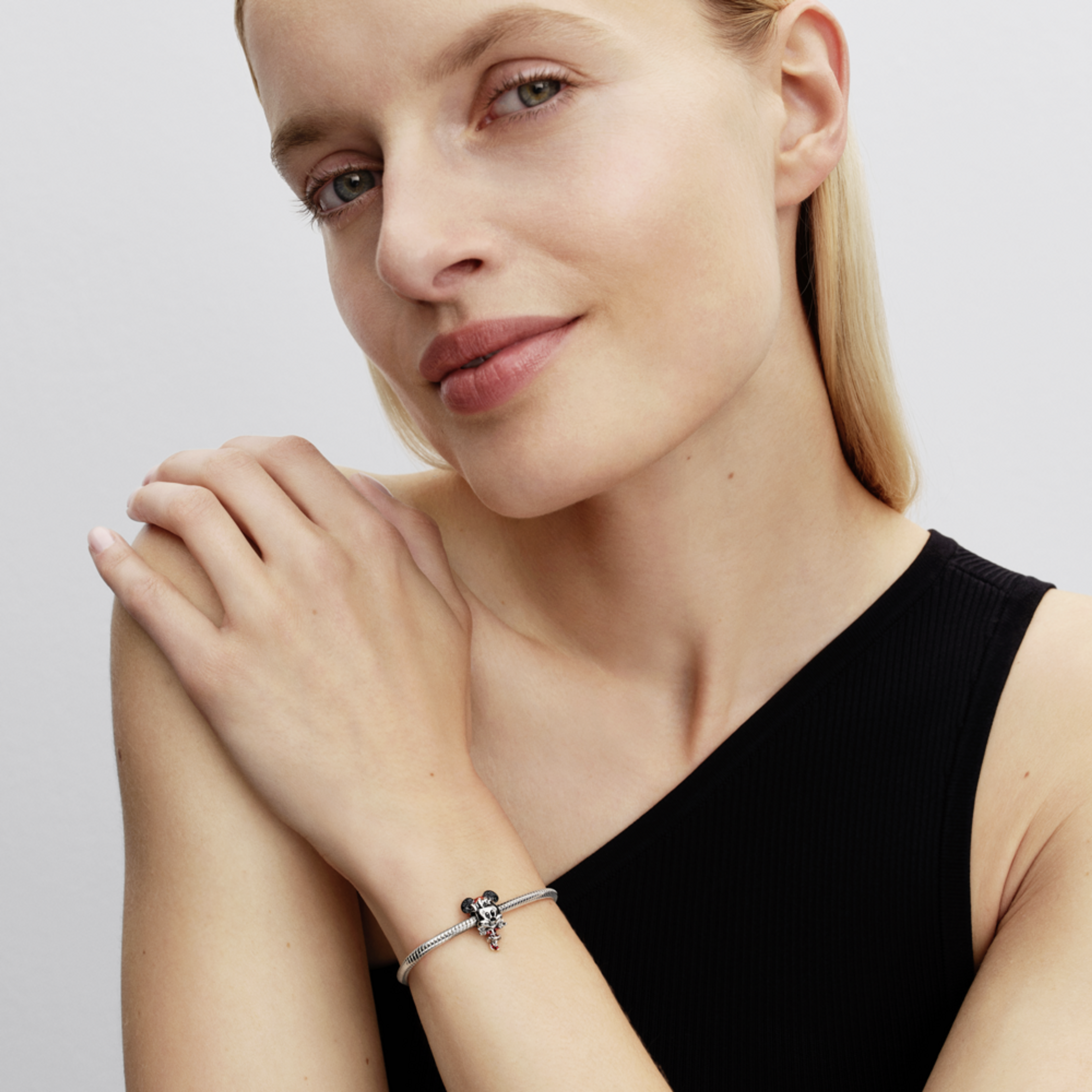 PANDORA Prívesok Disney Vianočné Minnie Mouse - galéria #1