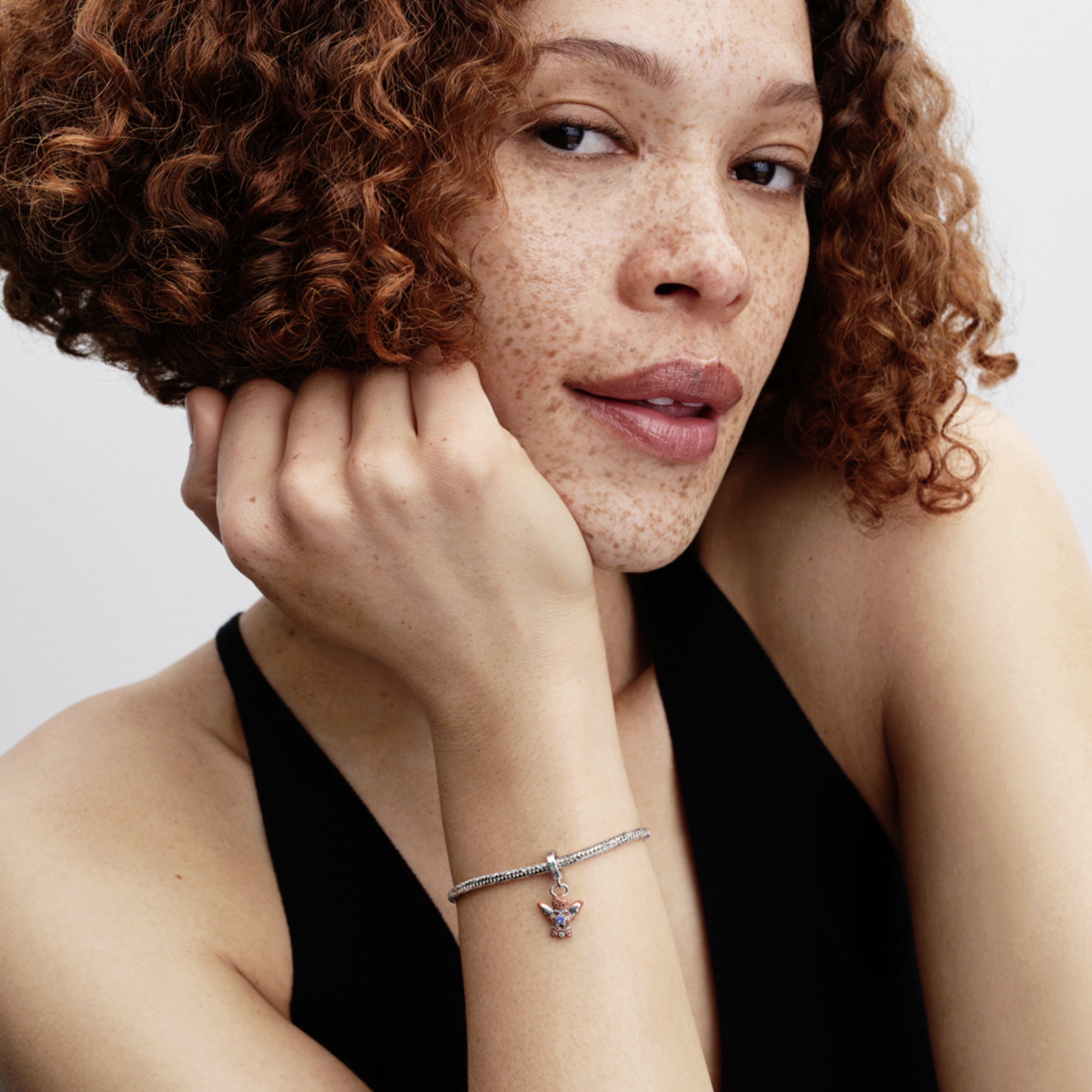 PANDORA Visiaci prívesok Perníkový anjel - galéria #1