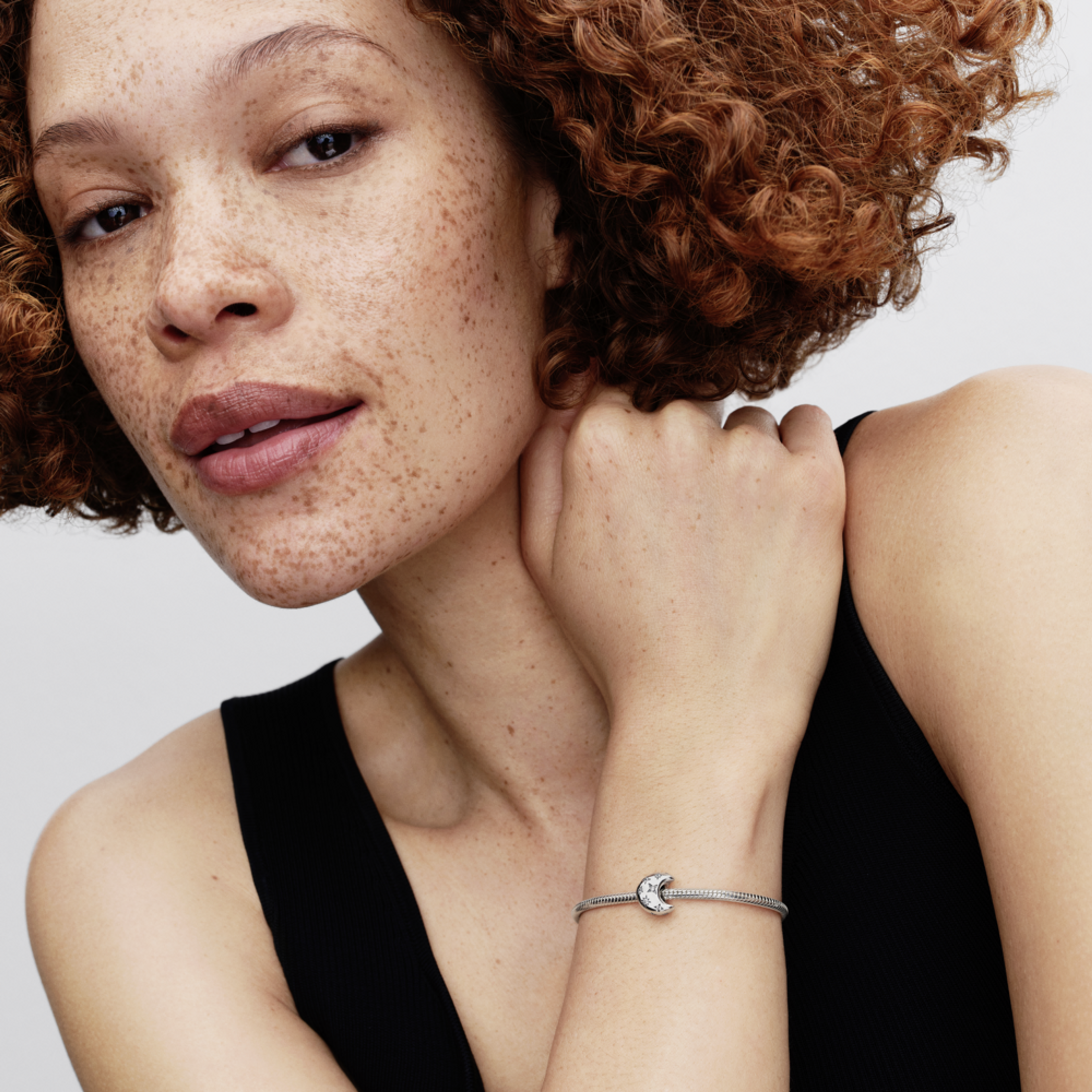 PANDORA prívesok Trblietavý polmesiac - galéria #1