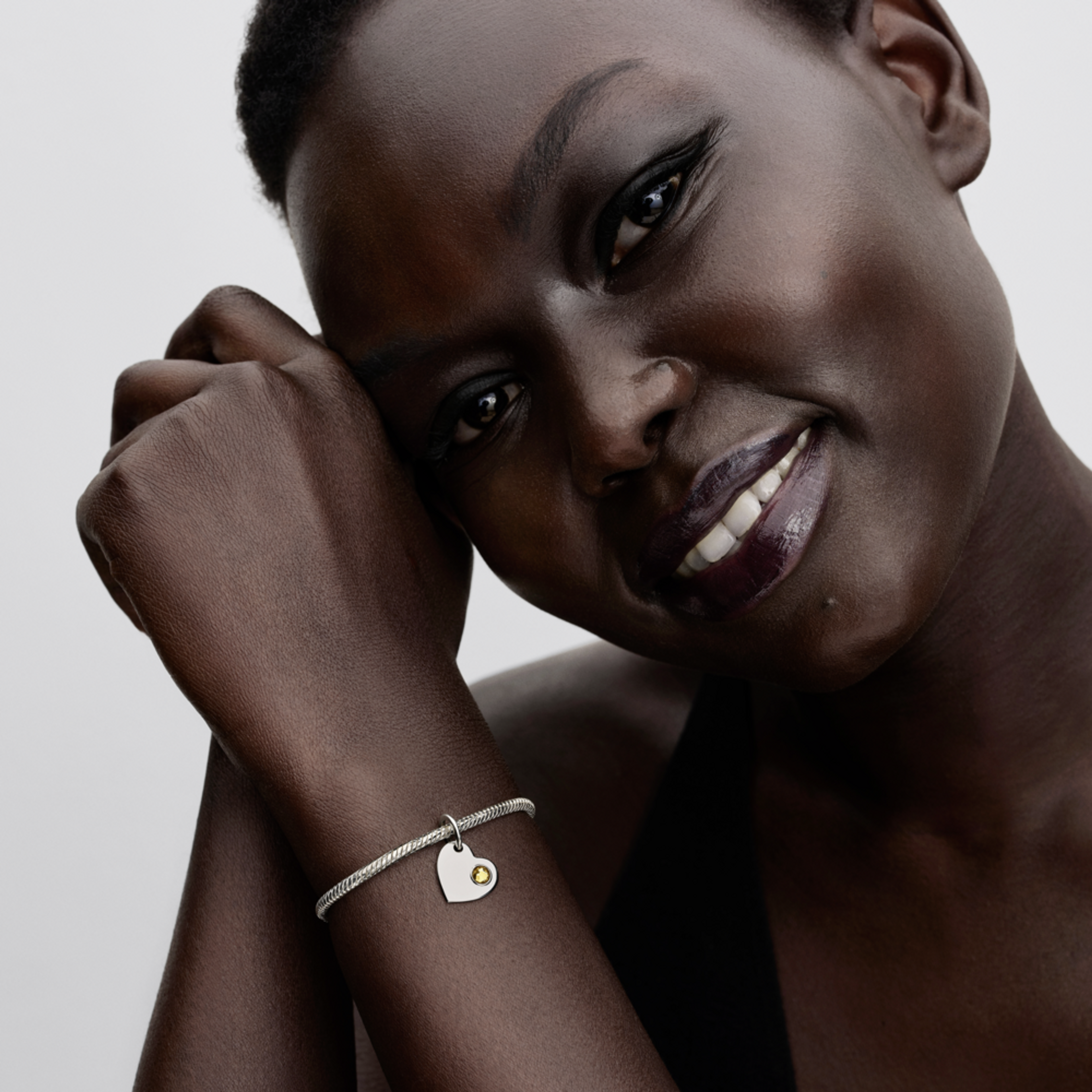 PANDORA Visiaci prívesok Srdce s kameňom medovej farby, na gravírovanie - galéria #1